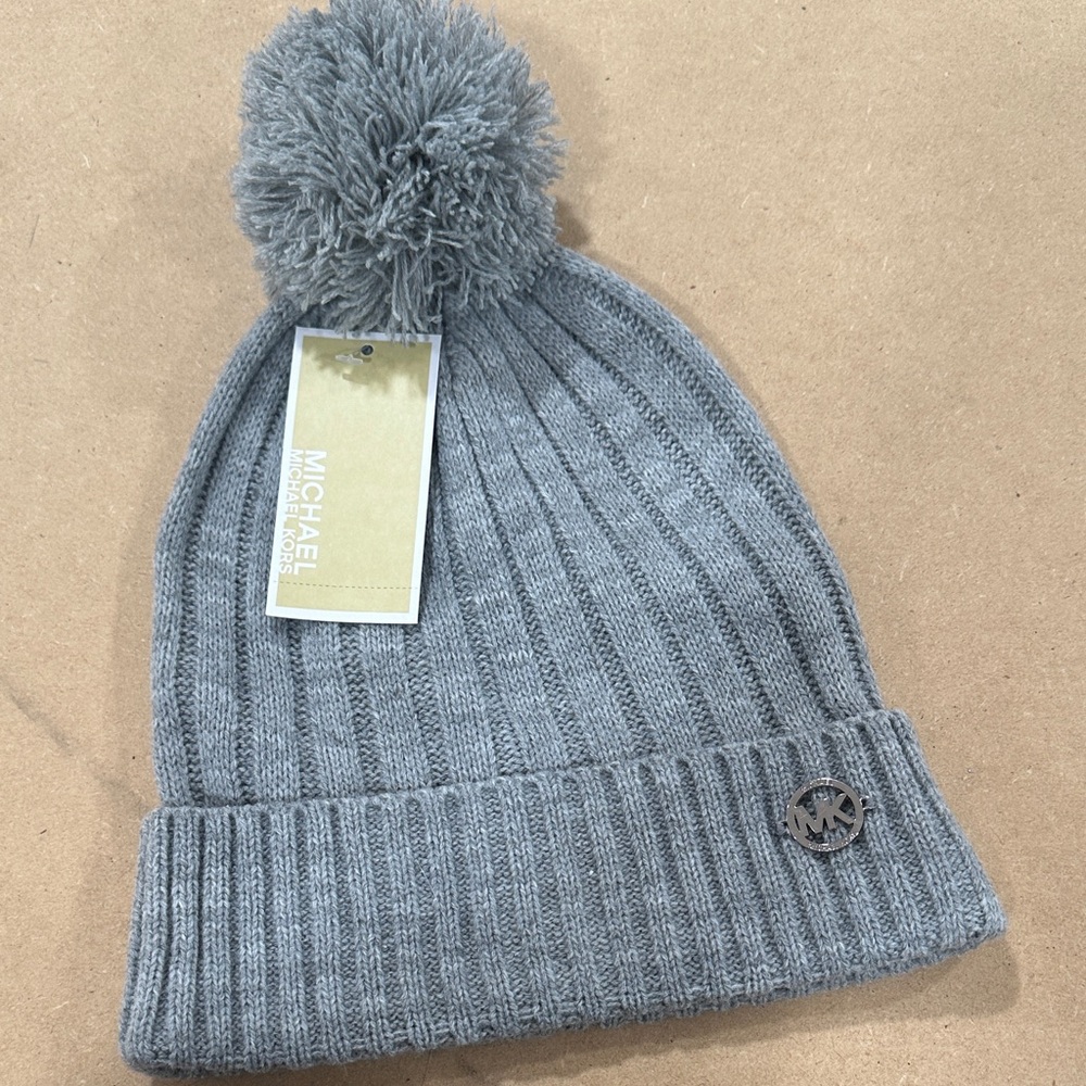 MICHAEL KORS Ribbed Gray Beanie